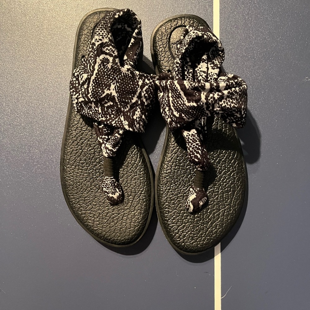 Sanuk Black and White Women's Sandals